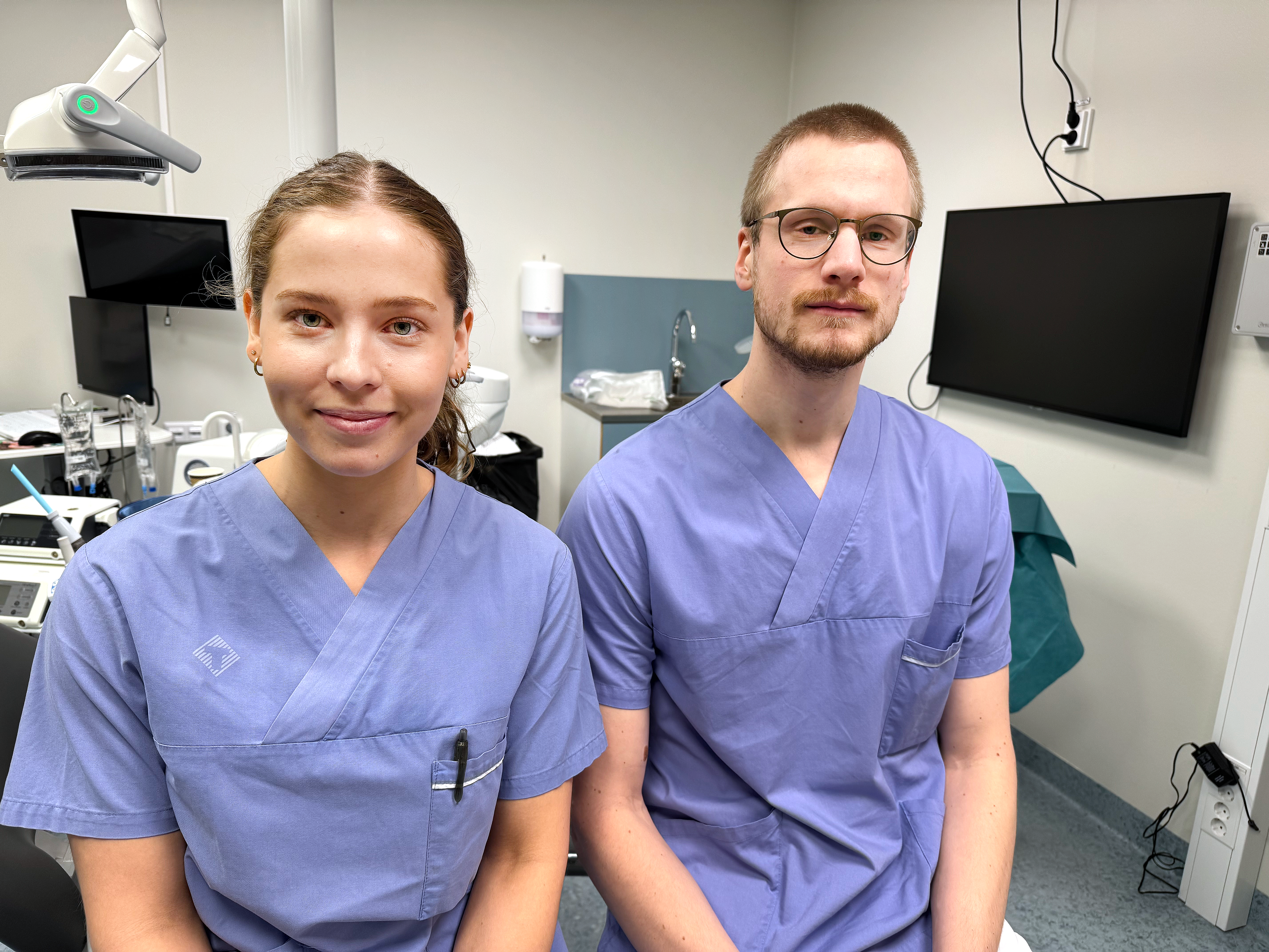 Clara Settlin, tandläkare på Folktandvården Centrum, Sundsvall och Wilhelm Torshage, tandläkare på Folktandvården Domsjö, utanför Örnsköldsvik. Båda deltar i TAK – Tandakademin Västernorrland. 