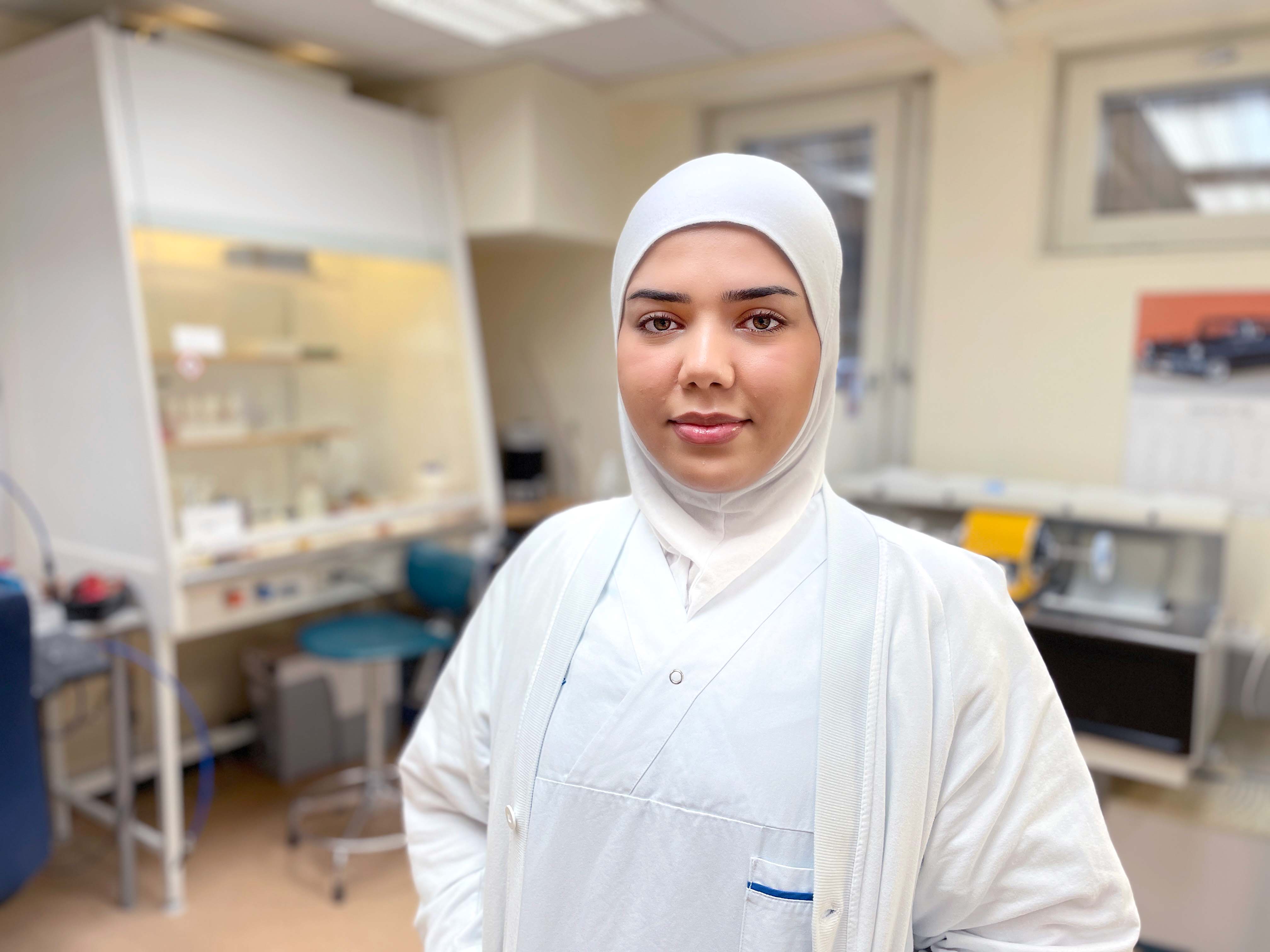 Porträttbild på tandtekniker Shahd Abdalhafiz på Folktandvårdens klinik för Tandteknik i Örnsköldsvik.