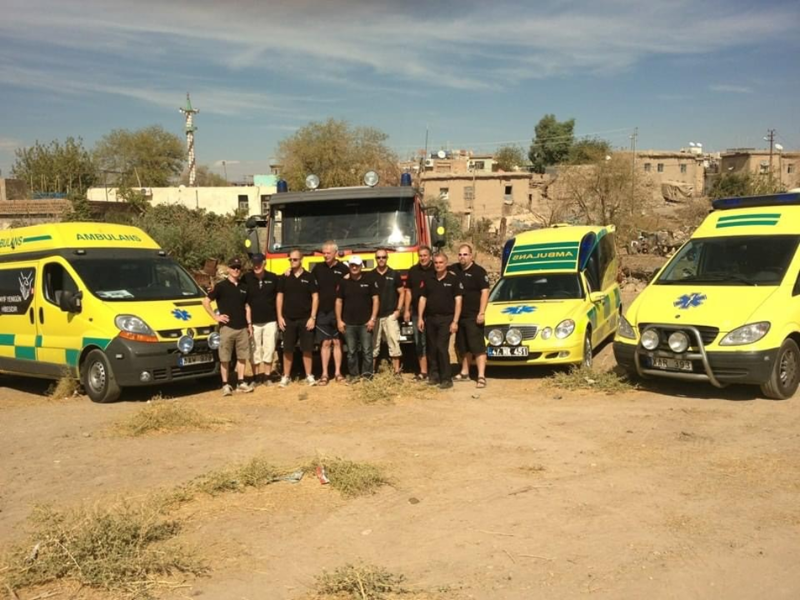 Bild på ambulanser som levererats till ett konfliktområde
