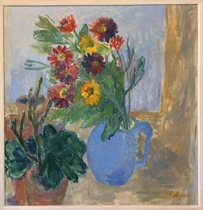 Målning, ett stilleben, föreställande ett fönster där det står en krukväxt och en vas med blommor.