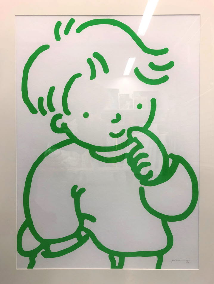 Ett litografi föreställande ett barn som står och funderar med sitt pekfinger bredvid munnen.